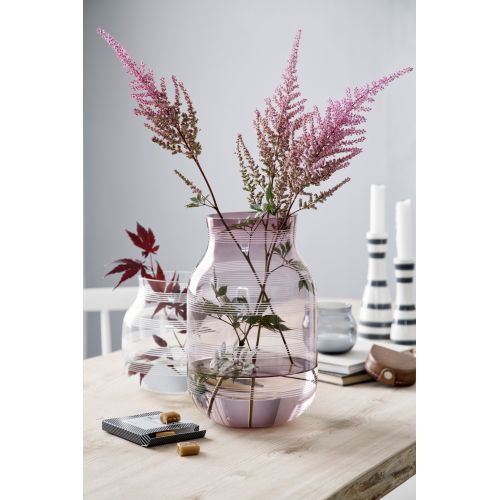 Skleněná váza Omaggio s pruhy ve švestkové barvě | Bella Rose