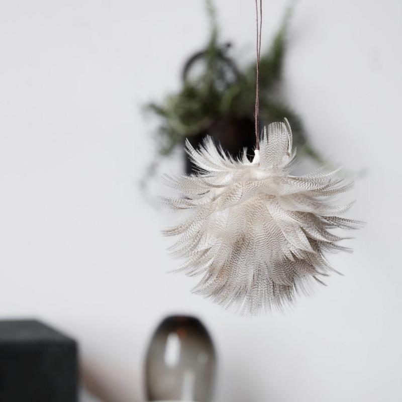 Vánoční ozdoba z peří Feather ball | Bella Rose