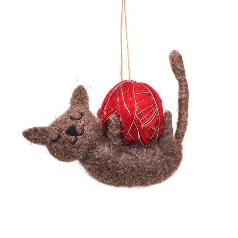 Plstěná vánoční ozdoba Cat With Ball Of Yarn | Bella Rose